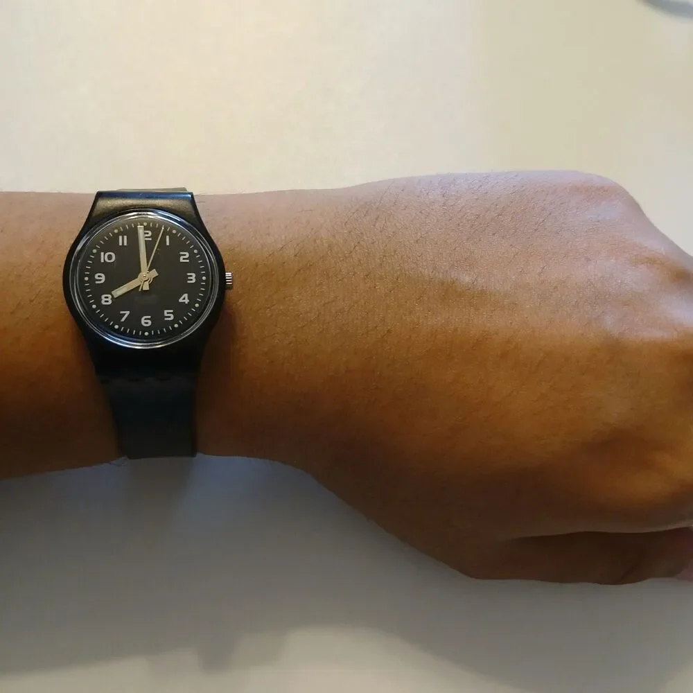 Vintage 90s Swatch Swiss Minimalist Black 25mm Ladies Quartz Watch AG 1997
